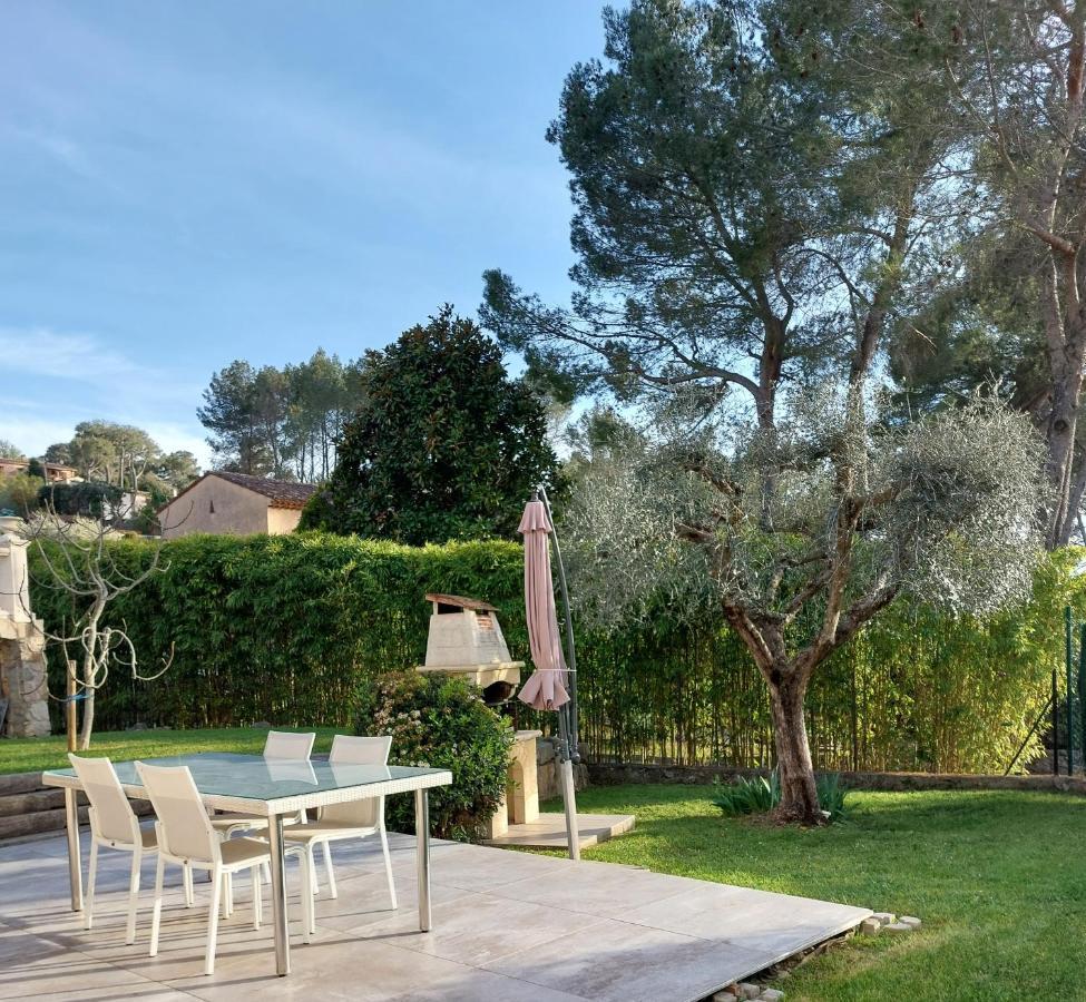 Gite Les Pins Climatise Piscine Chauffee Jardin Peymeinade Exterior foto